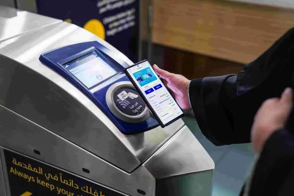NOL Card Balance Check at Metro Station
